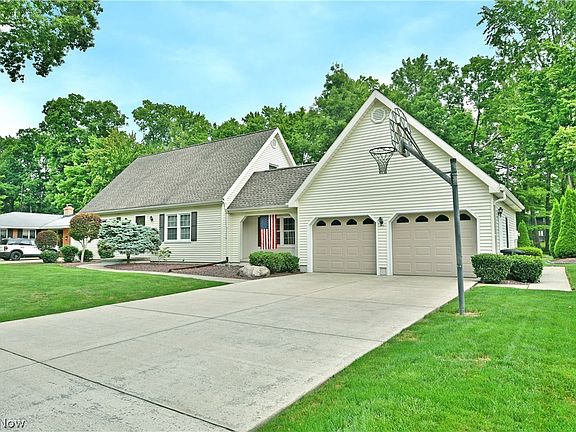 2nd image of 224 Old Oak Dr