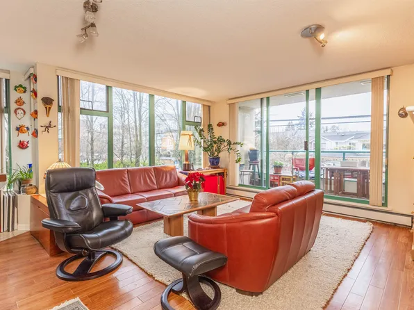 15466 N Bluff Rd #207, White Rock, BC V4B 3G1