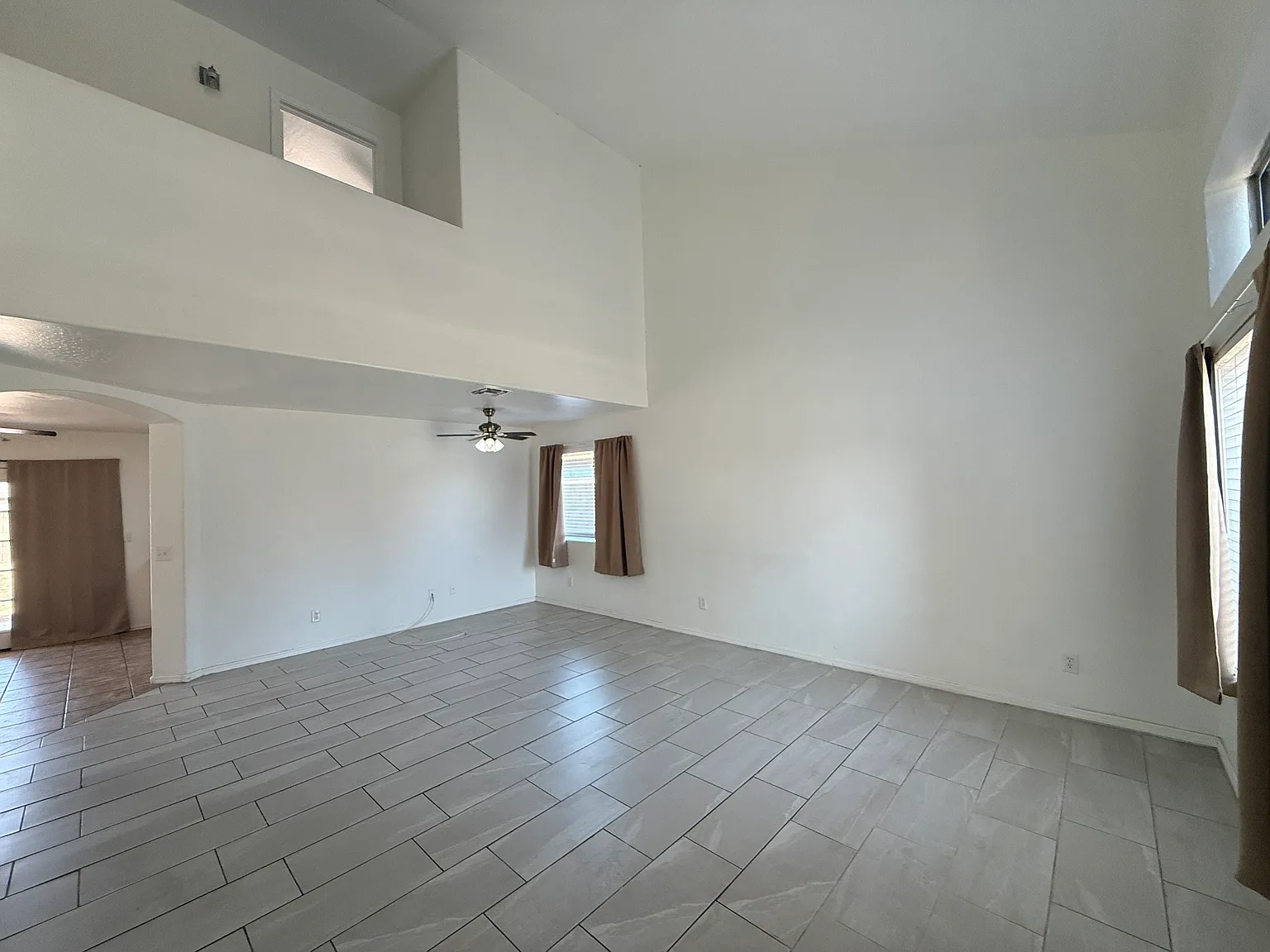 4 bed, 2.5 bath, 2054 sqft, $1,895 — Photo 2