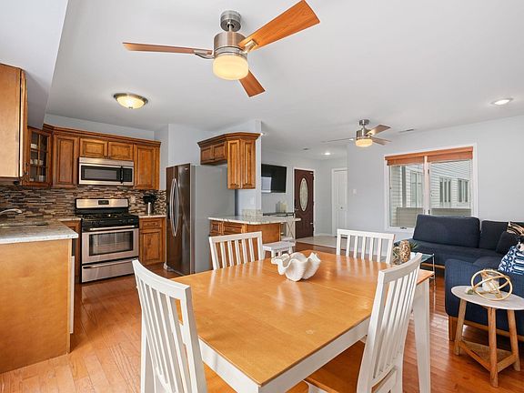 4th image of 22 S Washington Ave #3