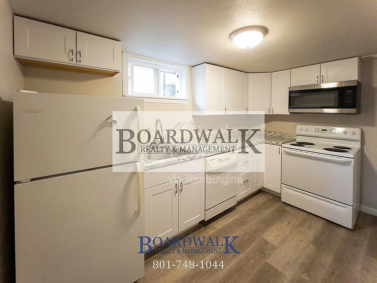 34 Glenwood Ave #BASEMENT — Photo 9