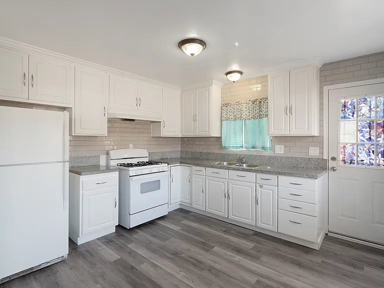 816 E Pleasant St #B — Photo 5