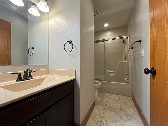 4th image of 3948 43rd St