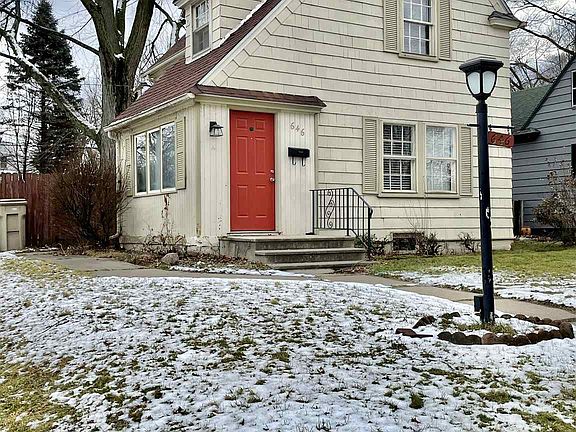 2nd image of 646 E Fairview Ave