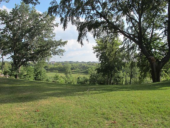 2nd image of 128 River Hills Dr