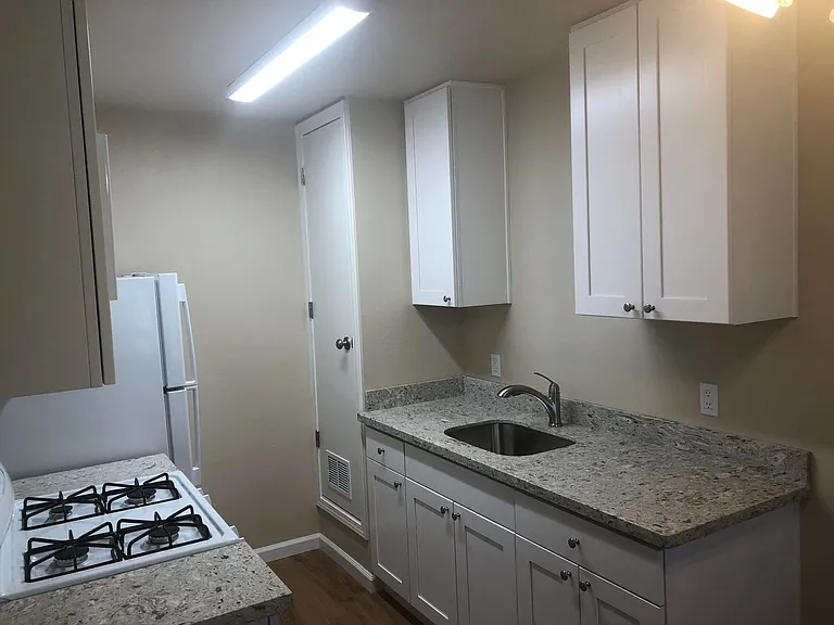 125 College St #1-7 — Photo 3