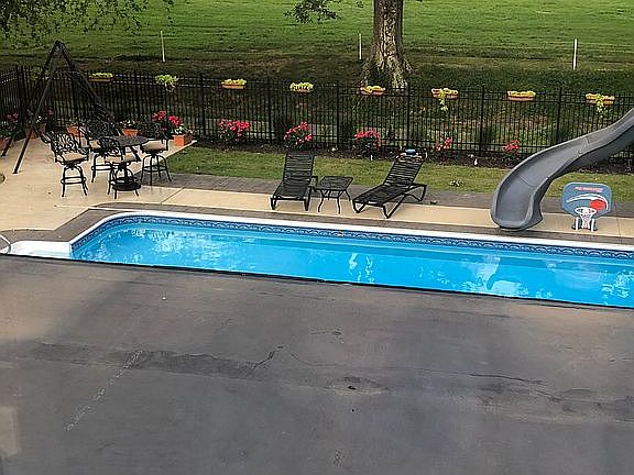 2nd image of 108 Thornoak Dr