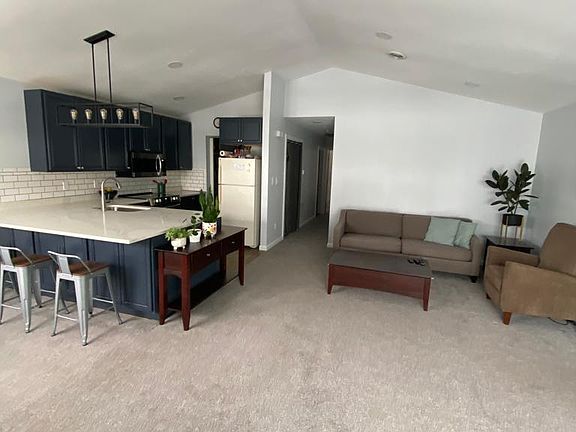 4th image of 906 Greenwich Dr Unit 906
