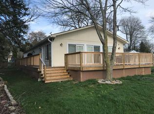 307 Lansing Dr, Waterford, MI 48328