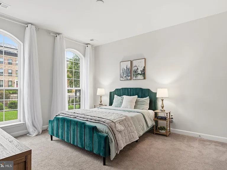 617 Leigh Way — Photo 10