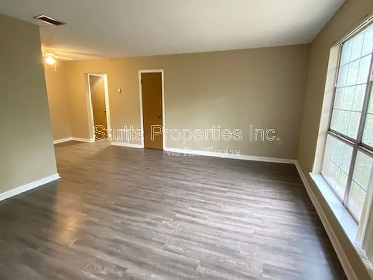 Darby Place Apartments — Photo 16