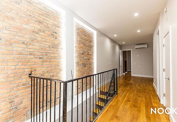 2nd image of 246 Stanhope St APT 1R