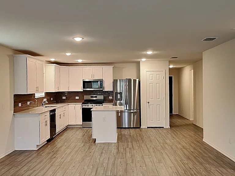 16009 Rein Ave — Photo 5