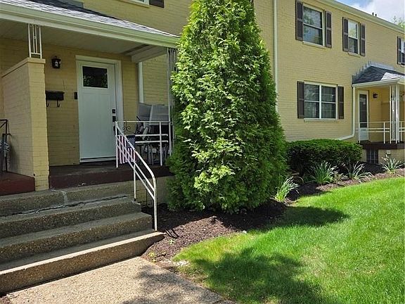 2nd image of 102 Raleigh Ct