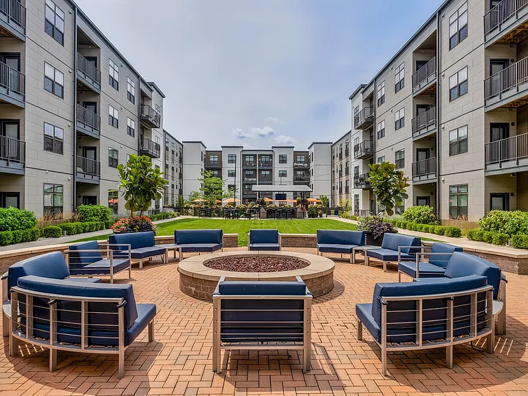 The Pointe at Polaris — Photo 24