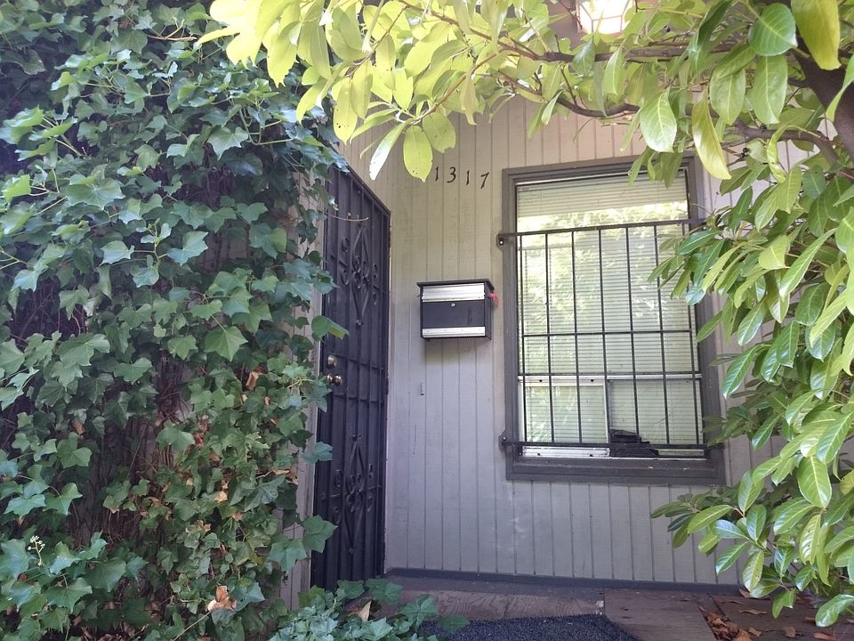 2nd image of 1317 Yakima Ave S