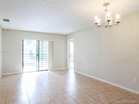 4th image of 905 NE 209th St APT 202-30