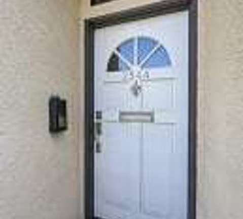 3rd image of 2544 S Centinela Ave