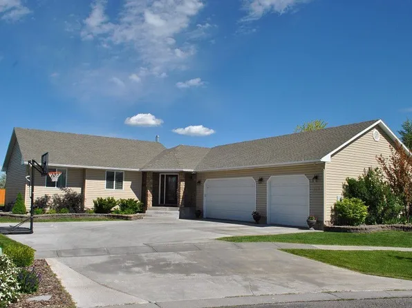 327 N Red Fox Dr, Ammon, ID 83401