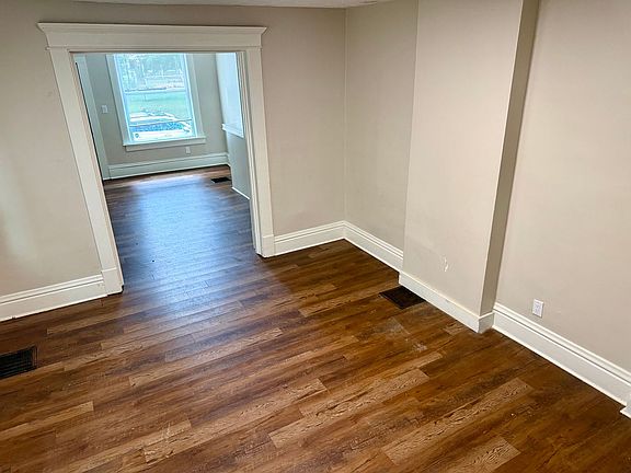 4th image of 60 W Park Ave