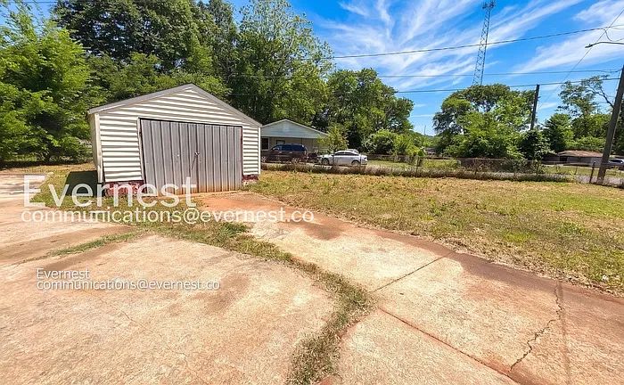 200 Woodward Dr — Photo 36