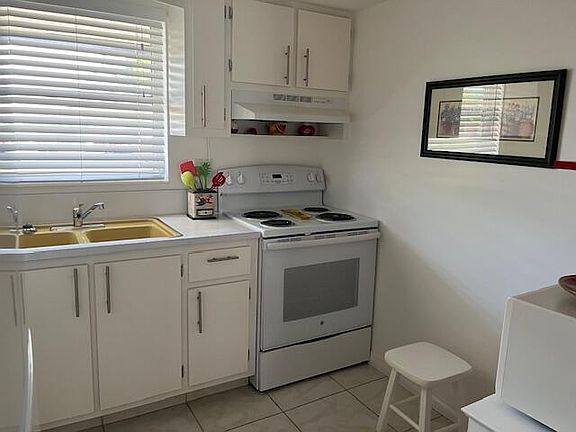 5th image of 2895 Crosley Drive W #I