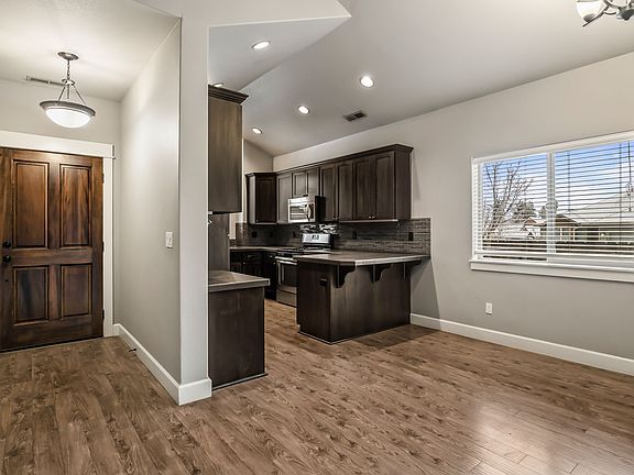 2nd image of 61205 SE Geary Dr