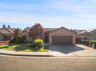 927 Shadowood Place, Porterville, CA 93257