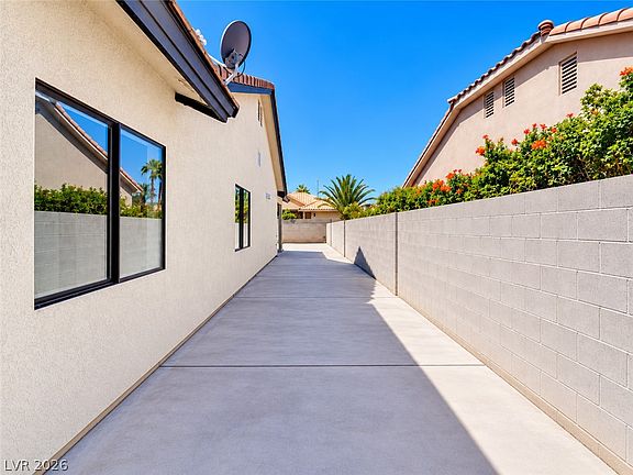 3rd image of 3623 Mooncrest Cir