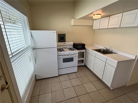 5th image of 600 W Dexter Dr #A