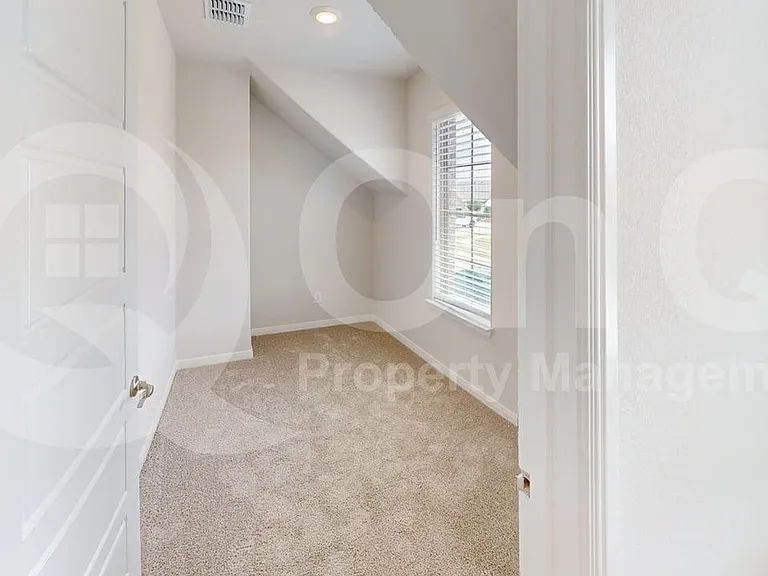 1840 Rosedale Ave — Photo 18