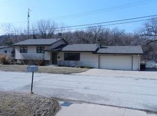 170 Skyline Dr, Council Bluffs, IA 51503