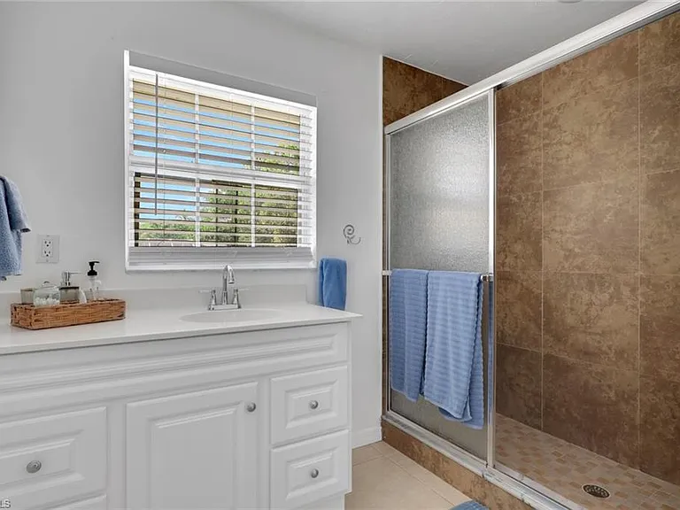 2772 Riverview Dr — Photo 6