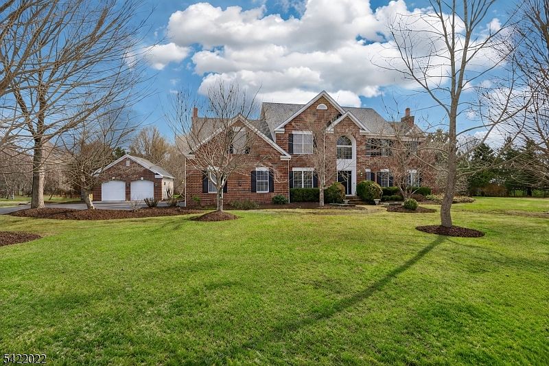 1st image of 34 Saddle Ridge Rd