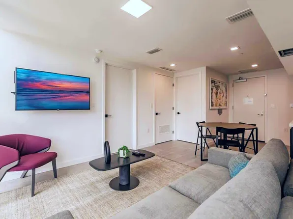 227 NE 2nd St, Miami, FL