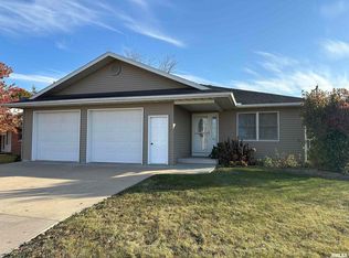 211 Anna Ct, Preston, IA 52069