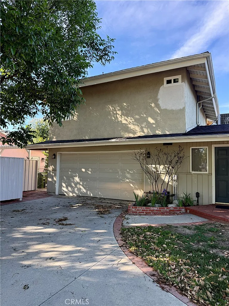 2 bed, 1.5 bath, 700 sqft, $3,000 — Photo 1