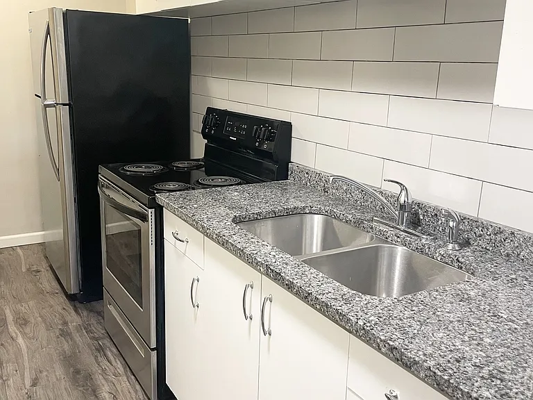 Randolph Apartments — Photo 7
