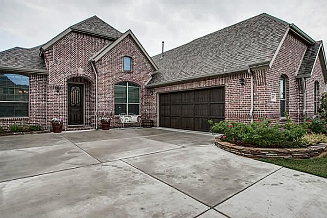 1st image of 115 Chatfield Dr