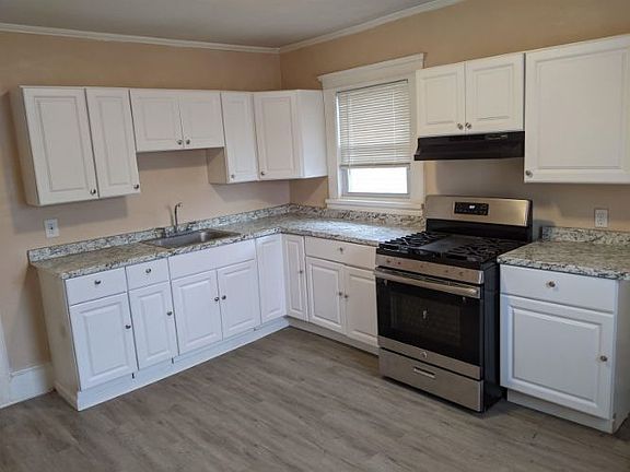 3rd image of 1246 Waverly Pl Floor 2