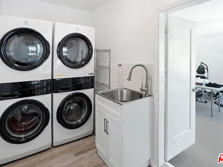 317 S Burlingame Ave — Photo 40