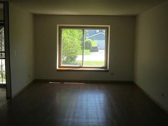 2nd image of 1050 Camden Ln #1
