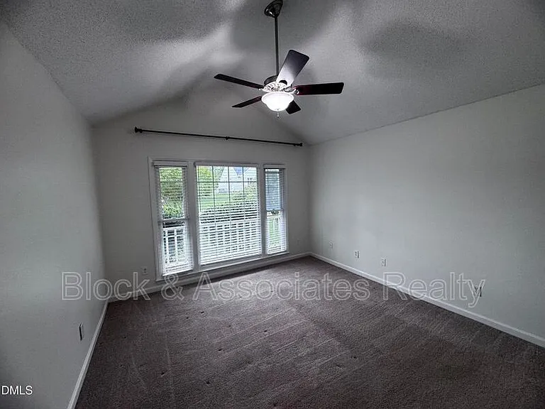 4125 Cobble Ct — Photo 8