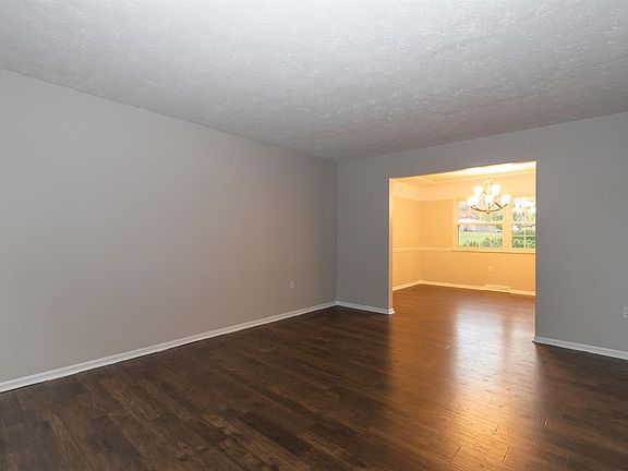 5th image of 8236 Lakeshore Dr