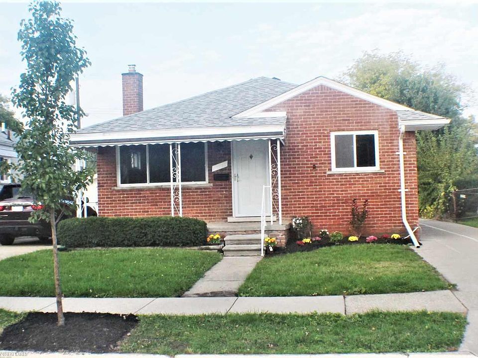 1st image of 23333 Deziel St