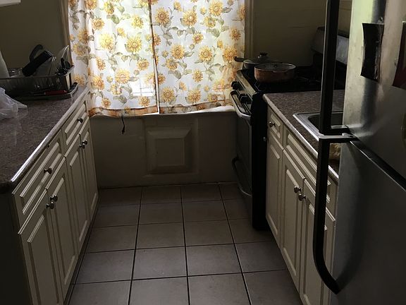 2nd image of 487 E 93rd St