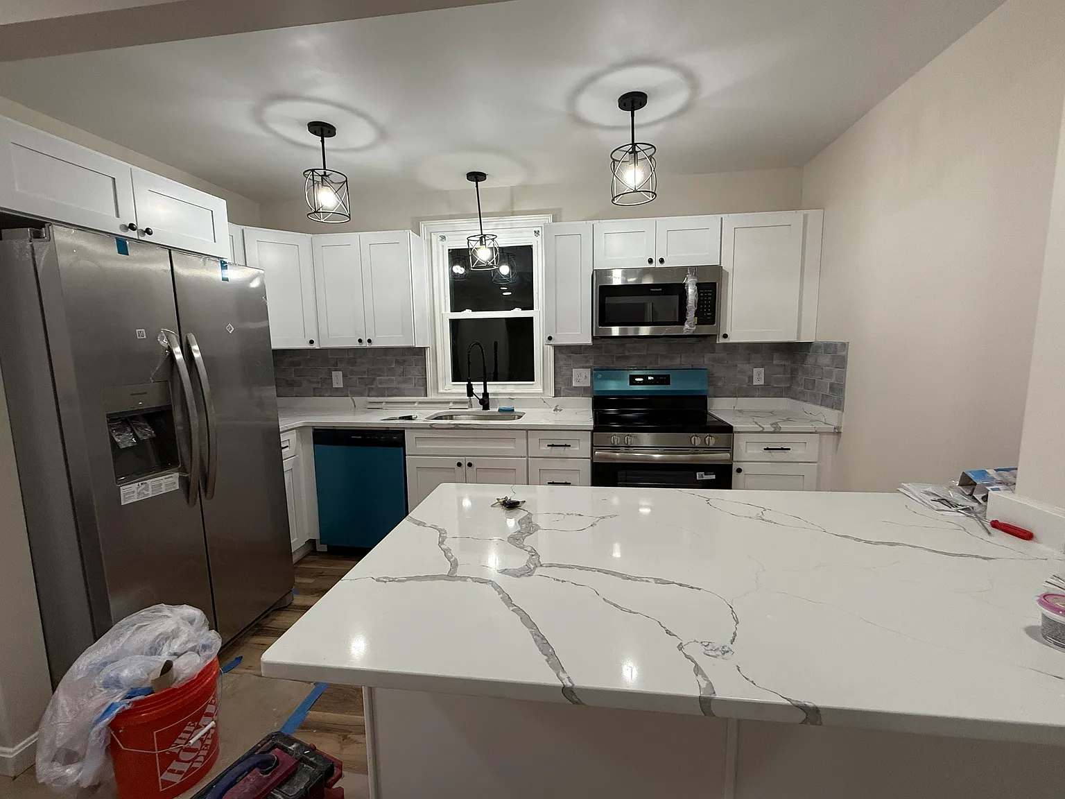 2 bed, $1,900 — Photo 2