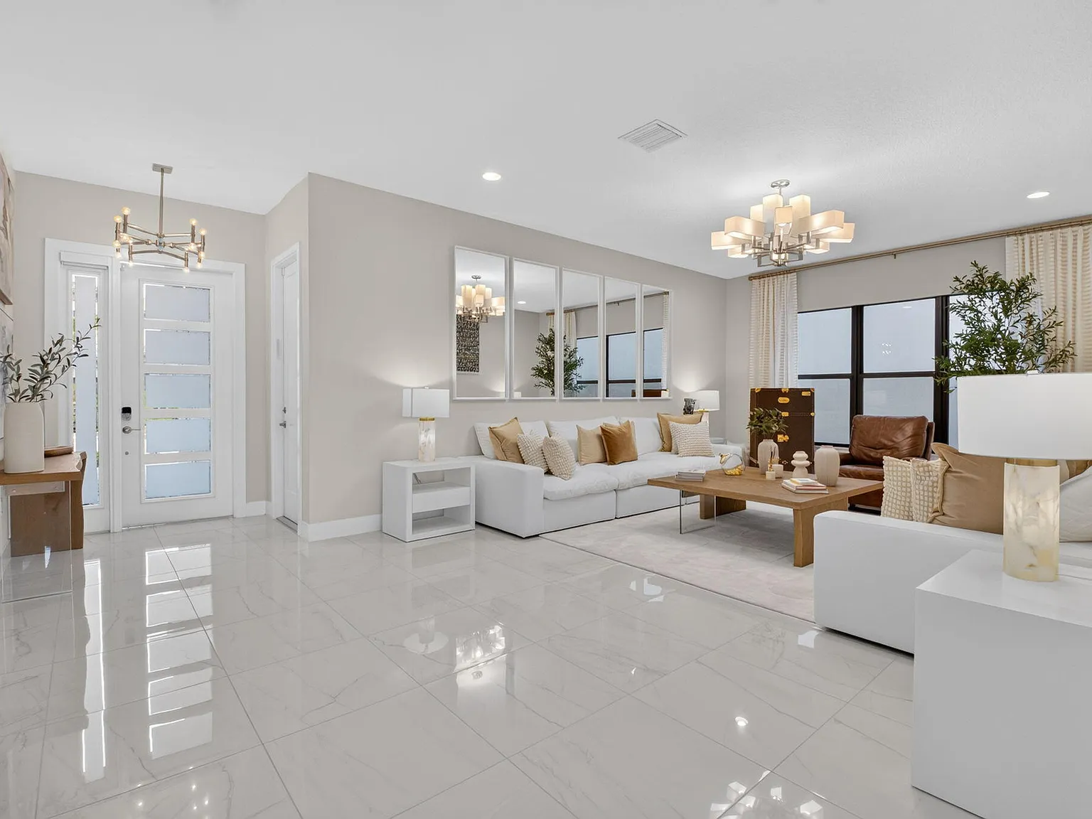 5 bed, 5.0 bath, 3888 sqft, $16,000 — Photo 4