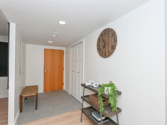5th image of 160 Fox Hollow Dr APT 401