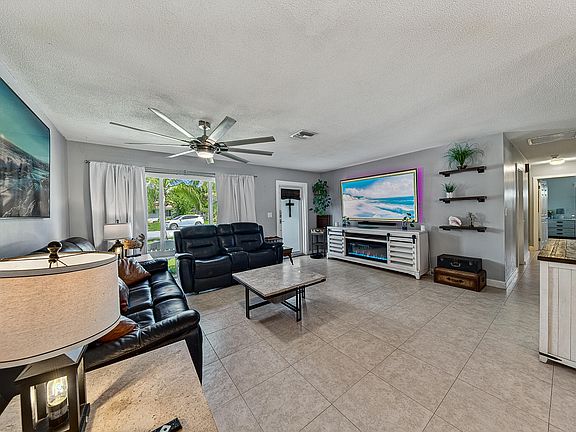 5th image of 1419 SE 1ST Way